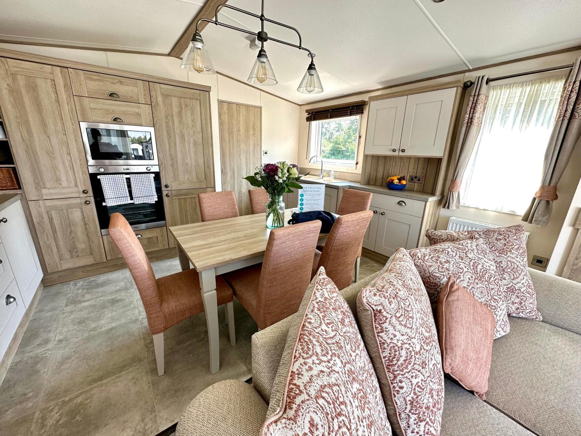 Reeds View Holiday Lodge South Cerney Buitenkant foto